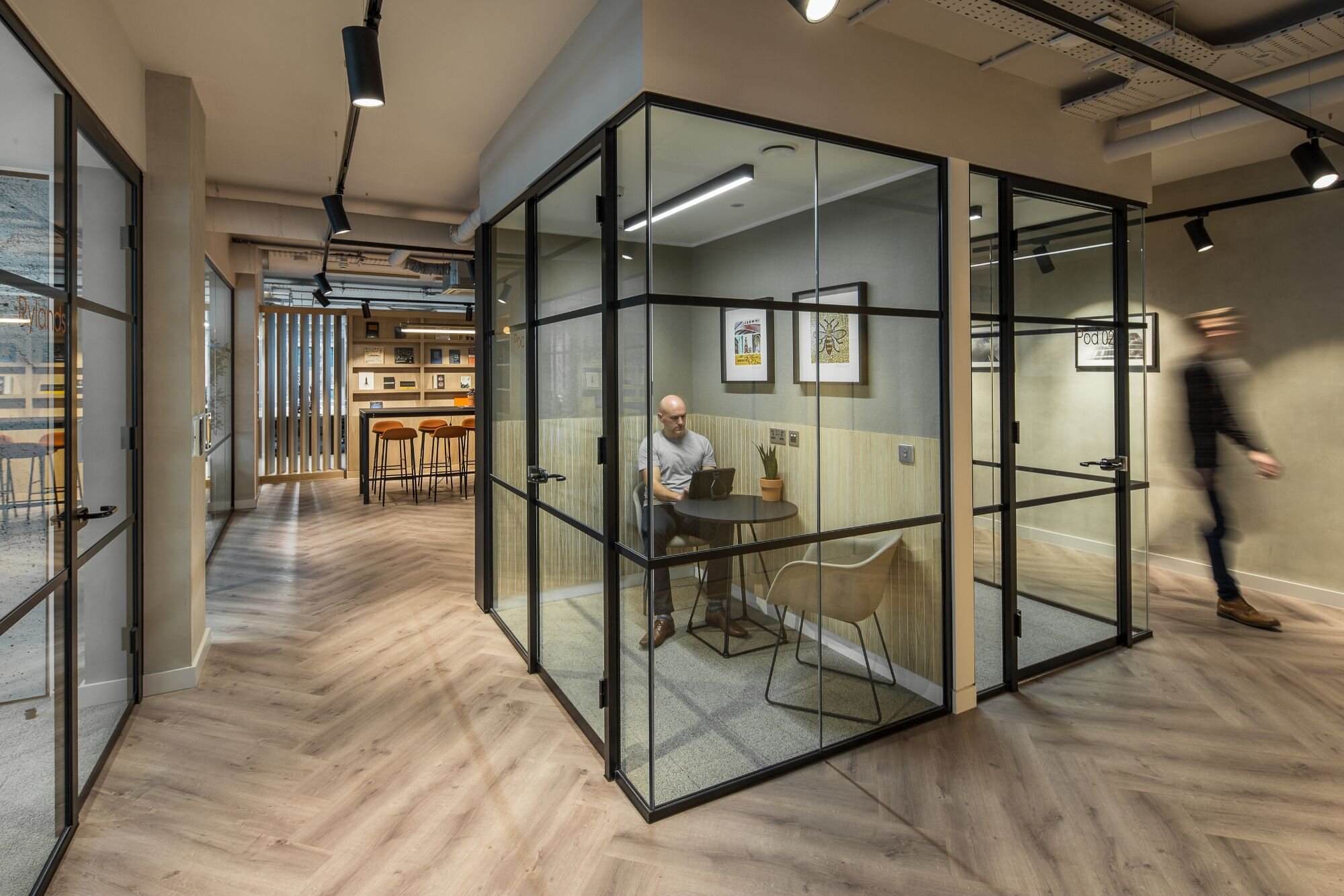 track-lighting-office-meeting-pods