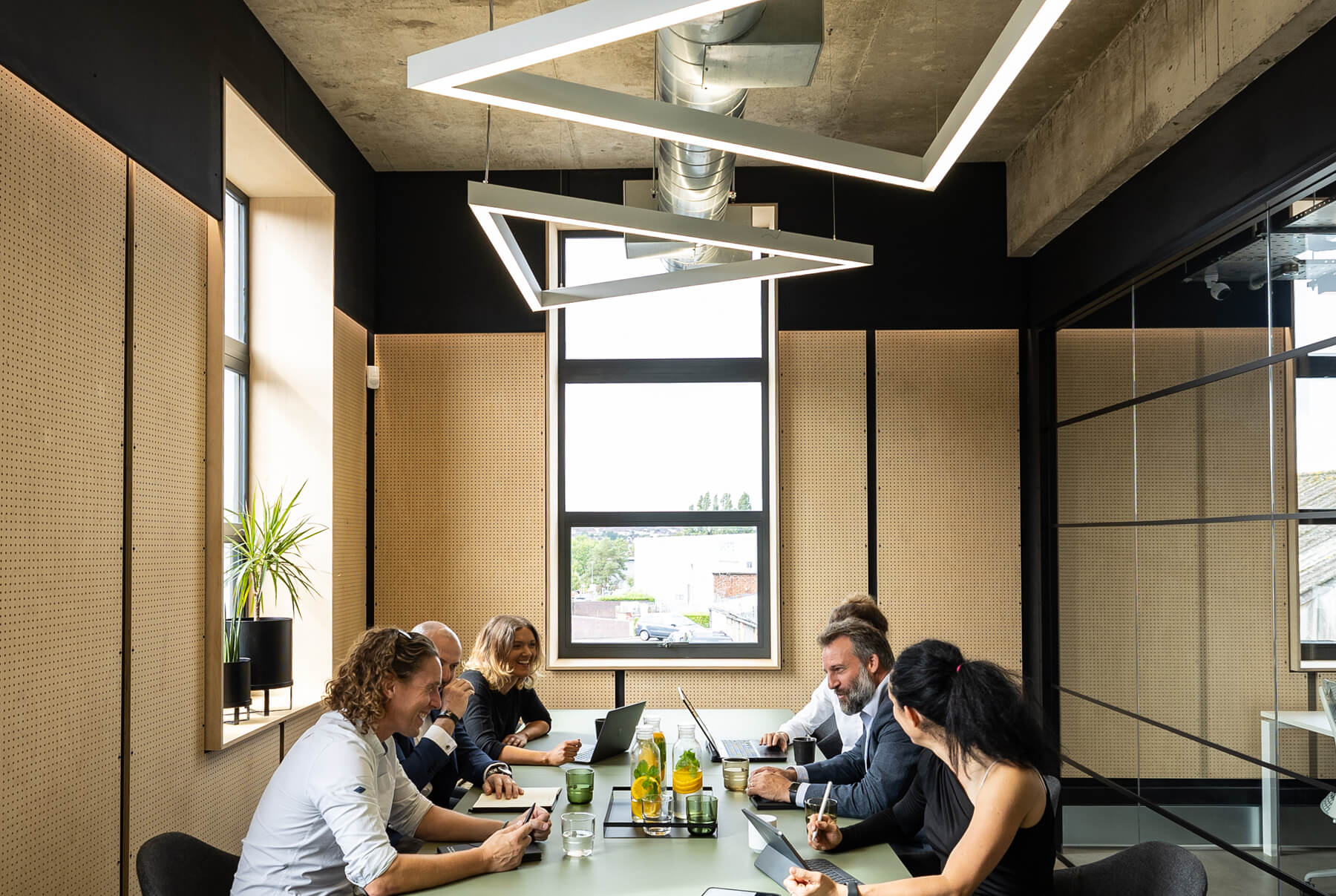 group-collaborating-in-the-meeting-room