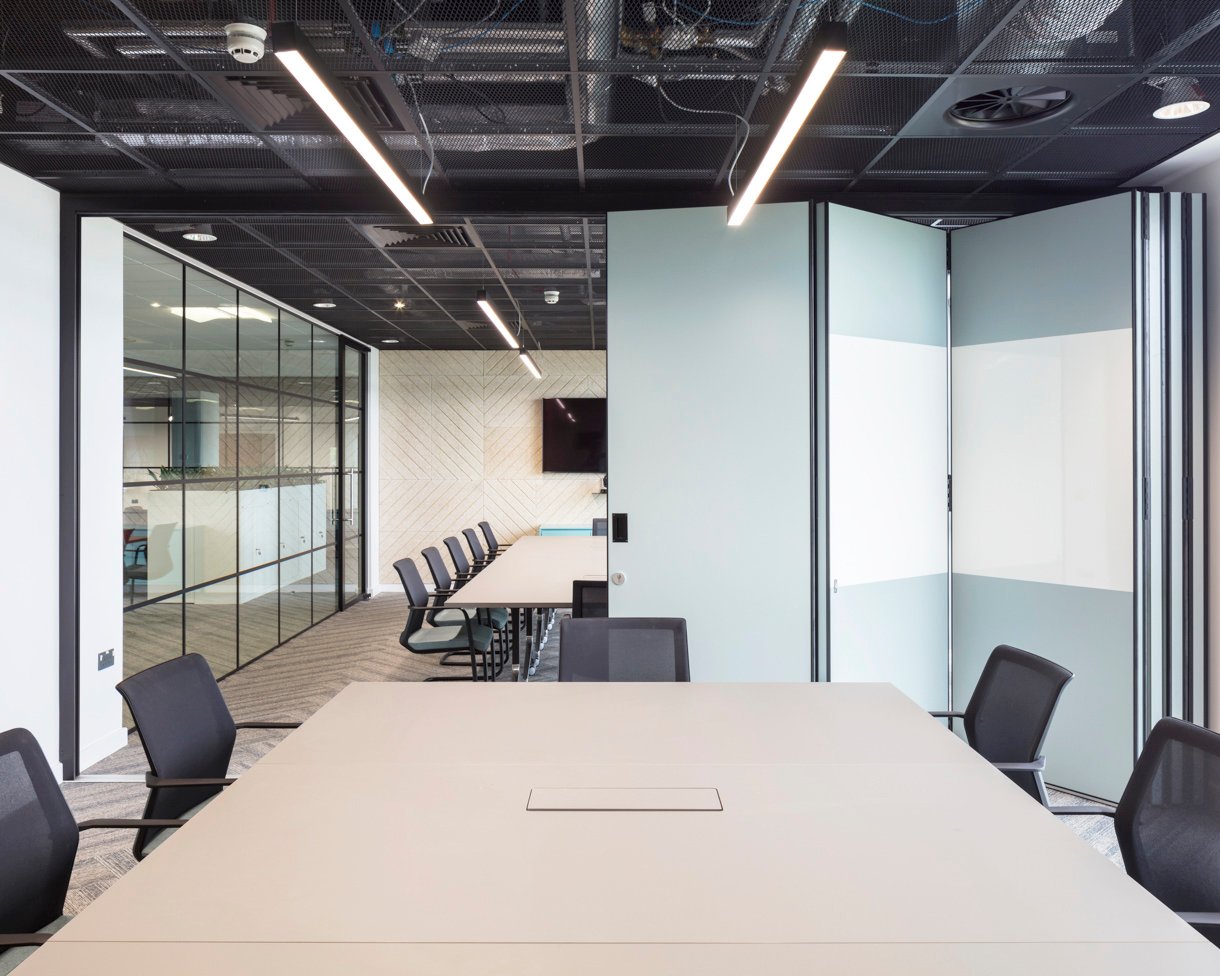 suspended-linear-lighting-meetingroom