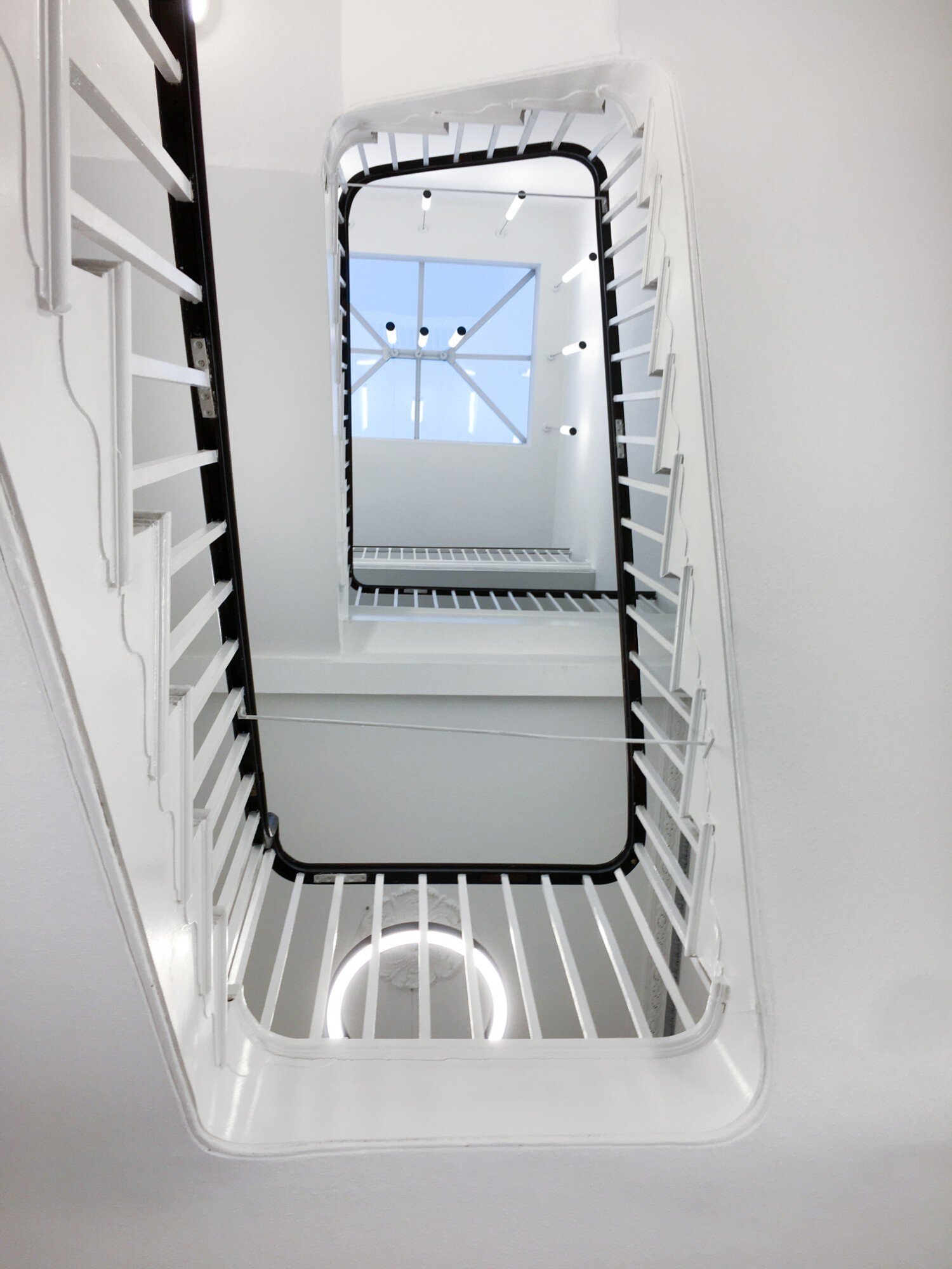 large-staircase-lighting