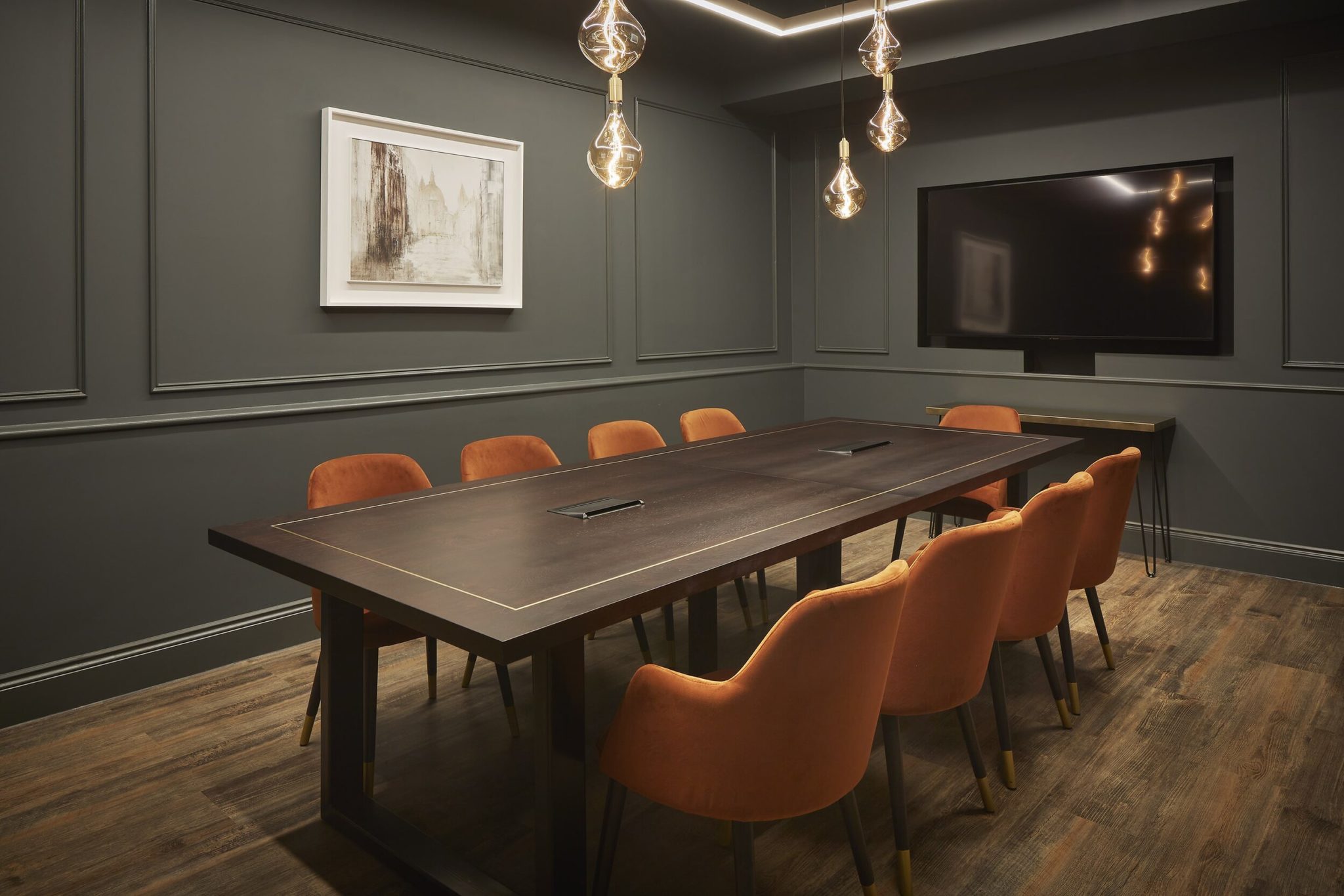 contemporary-meeting-room-decorative-lighting-min-2048x1366
