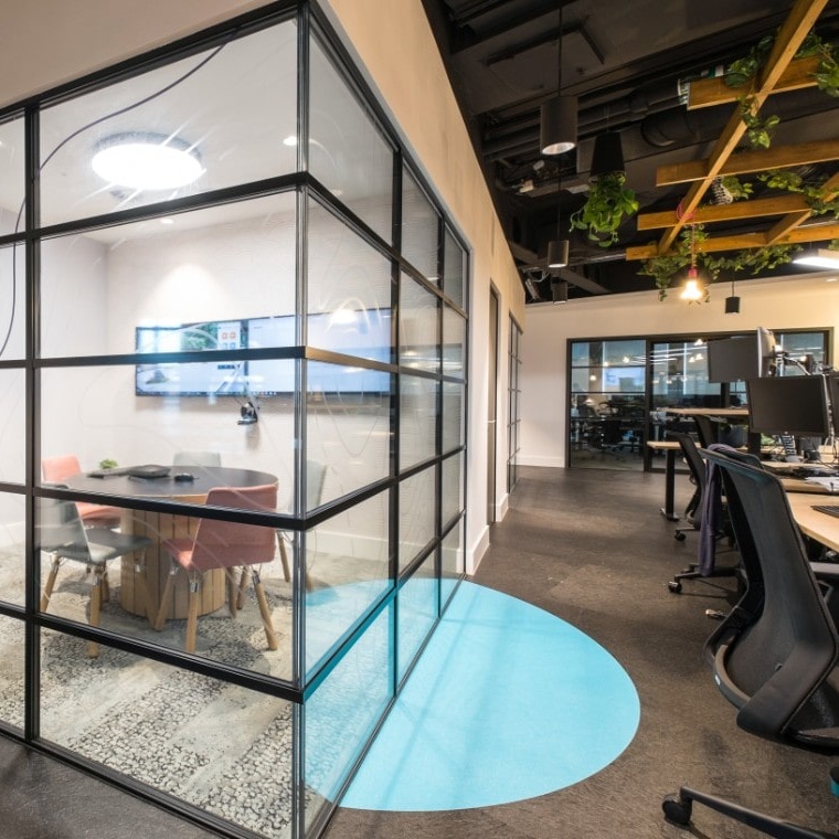 Office lighting for a trendy fast-paced CAT B fitout at Skyscanner HQ, London.