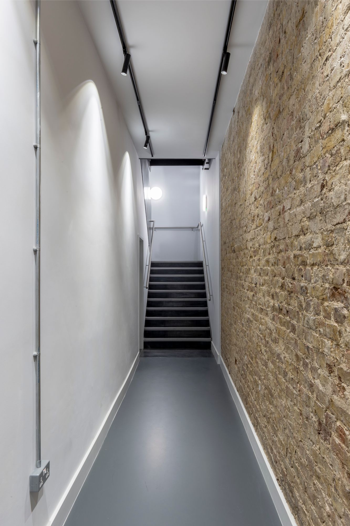 staircase-lighting-along-corridor
