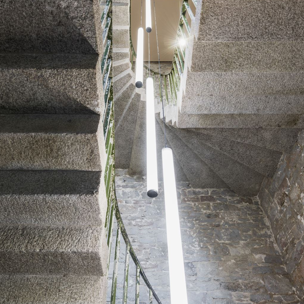 Nile Omnidirectional Linear Light